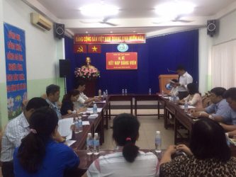 Chi bộ cơ quan Uỷ ban nhân dân phường Cầu Kho tổ chức Lễ kết nạp Đảng viên mới.