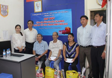 CHĂM LO ĐỒNG BÀO DÂN TỘC KHMER